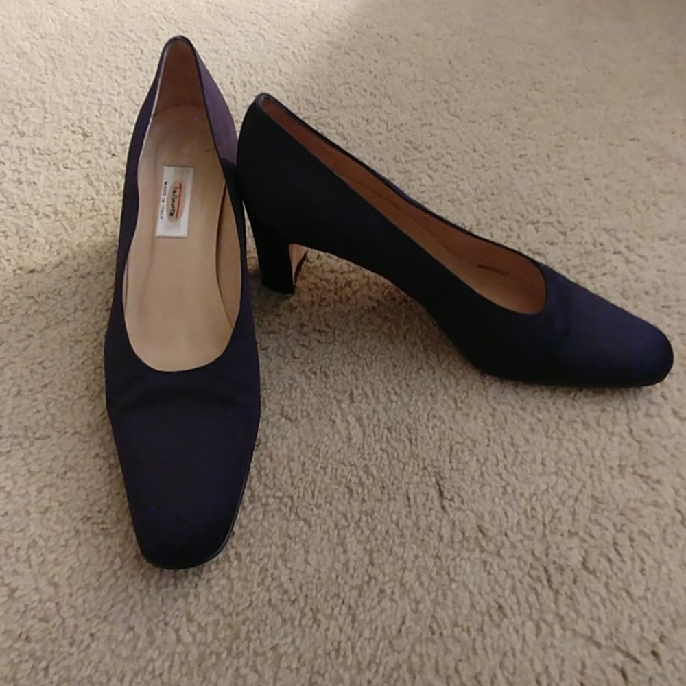 Talbot black silky evening pumps